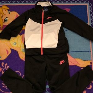 Girls Nike Jogging suit
